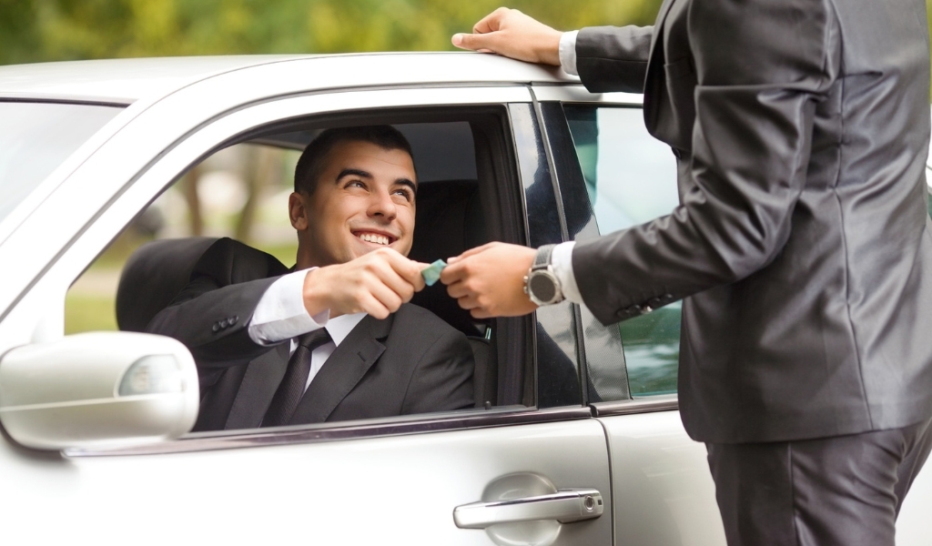 Things to Notice Before Tipping Someone